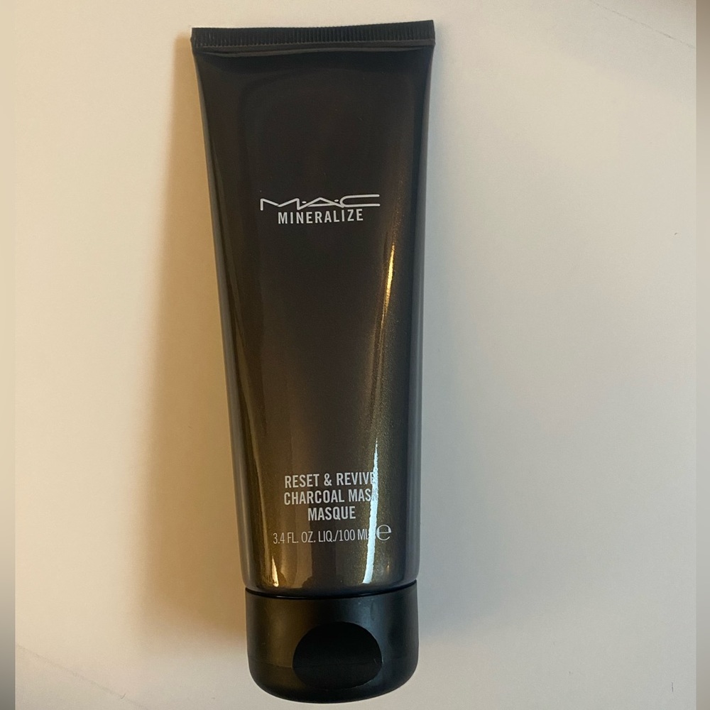 NIB MAC Mineralize Reset and Revive Charcoal Mask